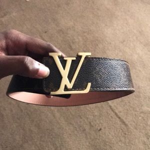 Men’s Louis Vuitton belt